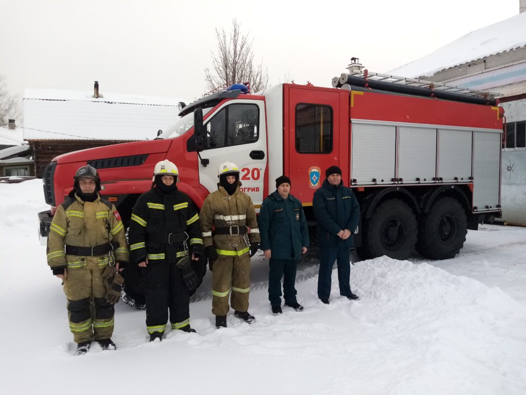 В КОЛОГРИВСКУЮ ПОЖАРНО-СПАСАТЕЛЬНУЮ ЧАСТЬ ПОСТУПИЛА НОВАЯ АВТОЦИСТЕРНА —  Кологривский край